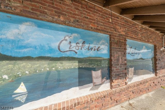 27 Bear Mountain Rd, Ringwood Boro, NJ 07456