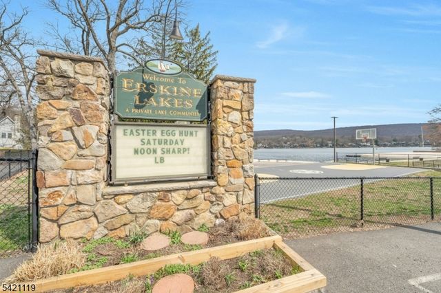 27 Bear Mountain Rd, Ringwood Boro, NJ 07456