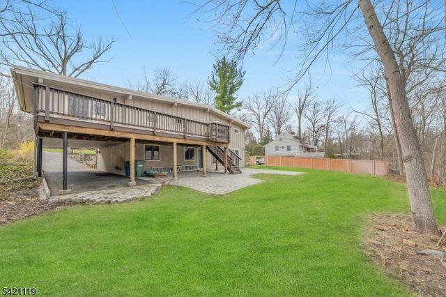 27 Bear Mountain Rd, Ringwood Boro, NJ 07456