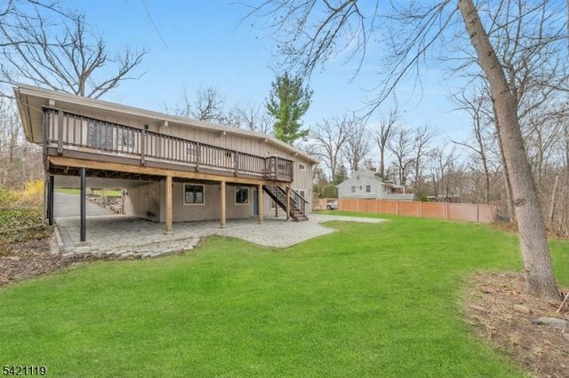 27 Bear Mountain Rd, Ringwood Boro, NJ 07456