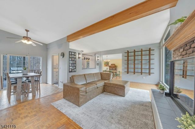 27 Bear Mountain Rd, Ringwood Boro, NJ 07456