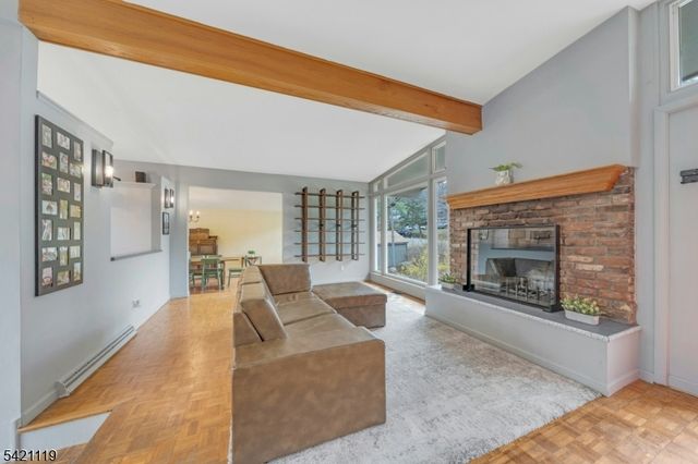 27 Bear Mountain Rd, Ringwood Boro, NJ 07456