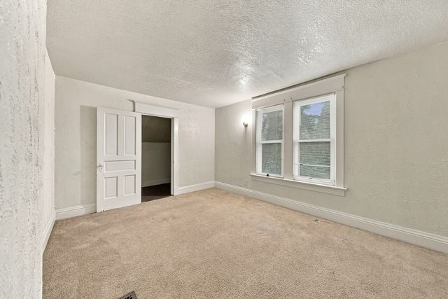 1425 W 15th Street, Davenport, IA 52804
