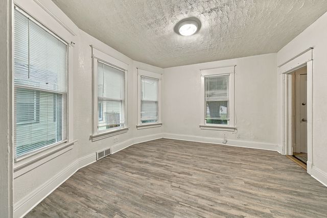 1425 W 15th Street, Davenport, IA 52804