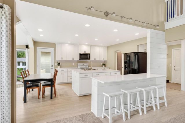 2717 Olin Way, Sun Prairie, WI 53590