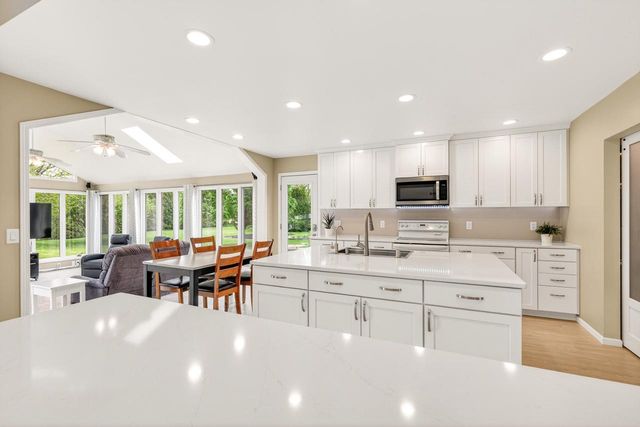 2717 Olin Way, Sun Prairie, WI 53590