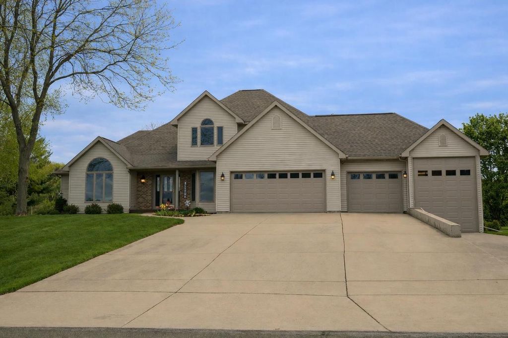 2717 Olin Way, Sun Prairie, WI 53590