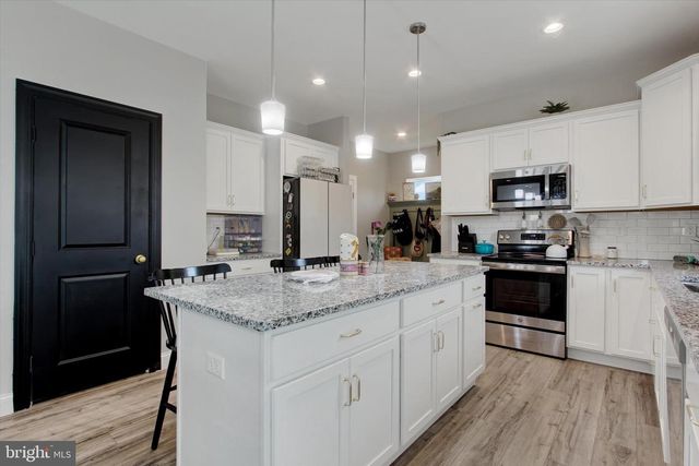 72 HEATHER LN, East Berlin, PA 17316