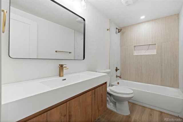 3698 S Norfolk Way, Aurora, CO 80013