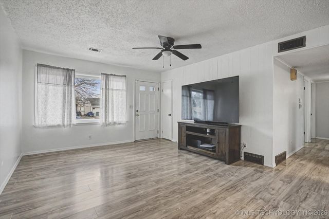 7854 E King Street, Tulsa, OK 74115