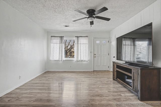 7854 E King Street, Tulsa, OK 74115