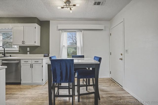 7854 E King Street, Tulsa, OK 74115