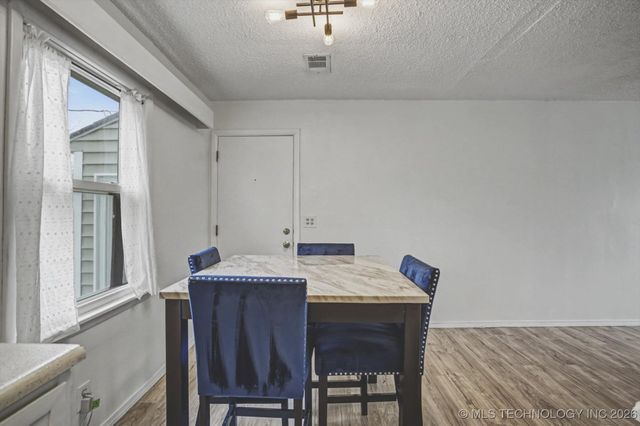 7854 E King Street, Tulsa, OK 74115