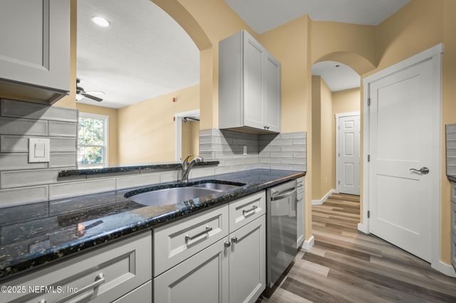 10550 BAYMEADOWS Road 1022, Jacksonville, FL 32256