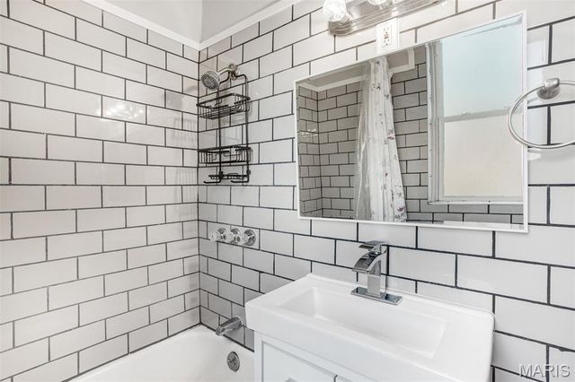 3231 Gravois Avenue, St Louis, MO 63118