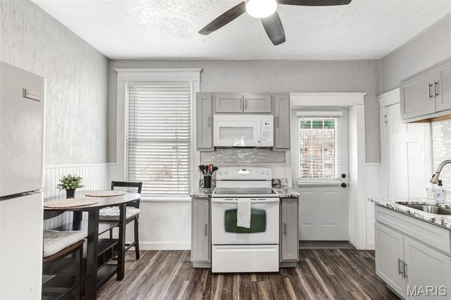 3231 Gravois Avenue, St Louis, MO 63118