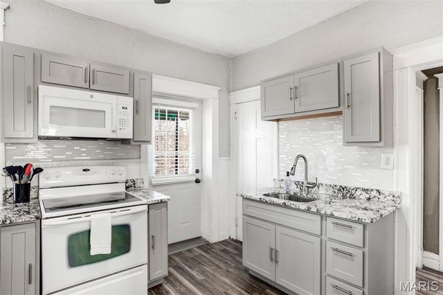 3231 Gravois Avenue, St Louis, MO 63118