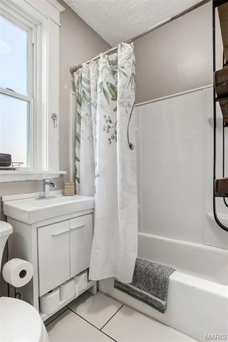 3231 Gravois Avenue, St Louis, MO 63118