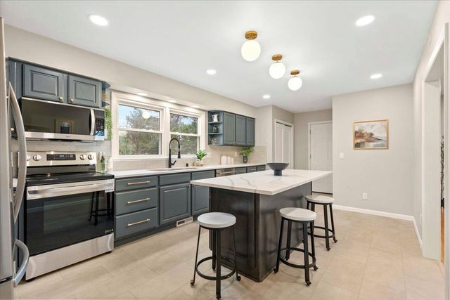 2826 Grandview Boulevard, Madison, WI 53713