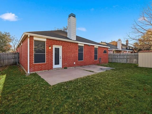 1048 Harriman Drive, Saginaw, TX 76131