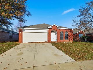 1048 Harriman Drive, Saginaw, TX 76131