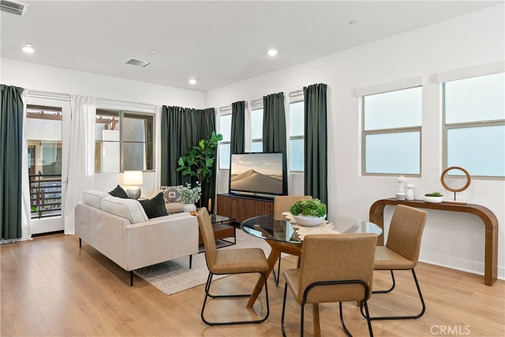 Image 10 of property listing at 1682 Yorktown Lane, San Pedro, CA 90732