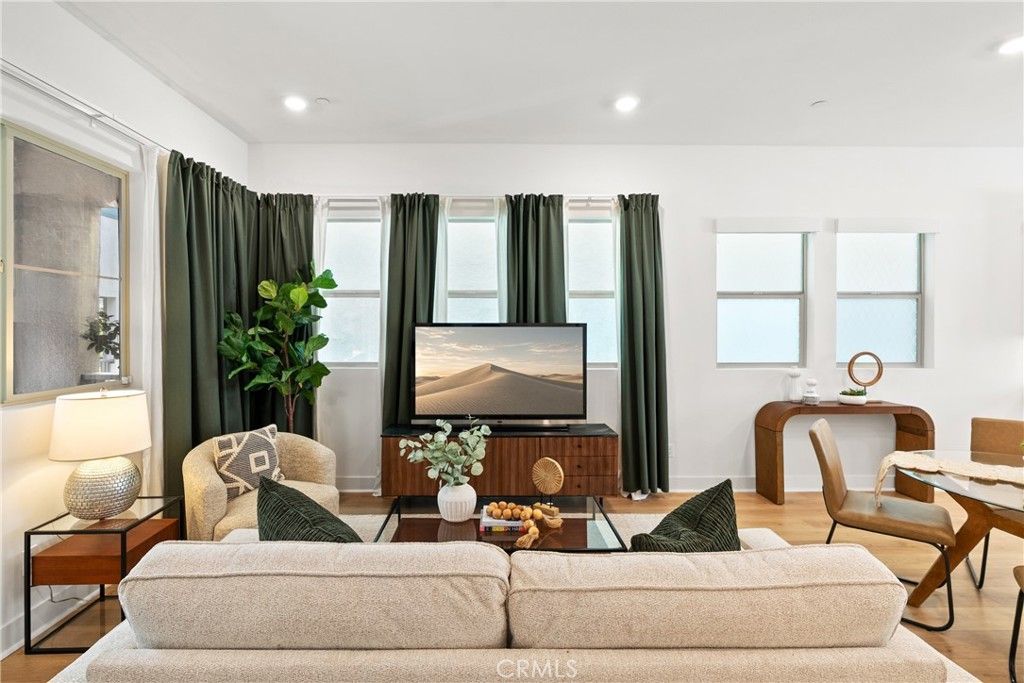 Image 11 of property listing at 1682 Yorktown Lane, San Pedro, CA 90732