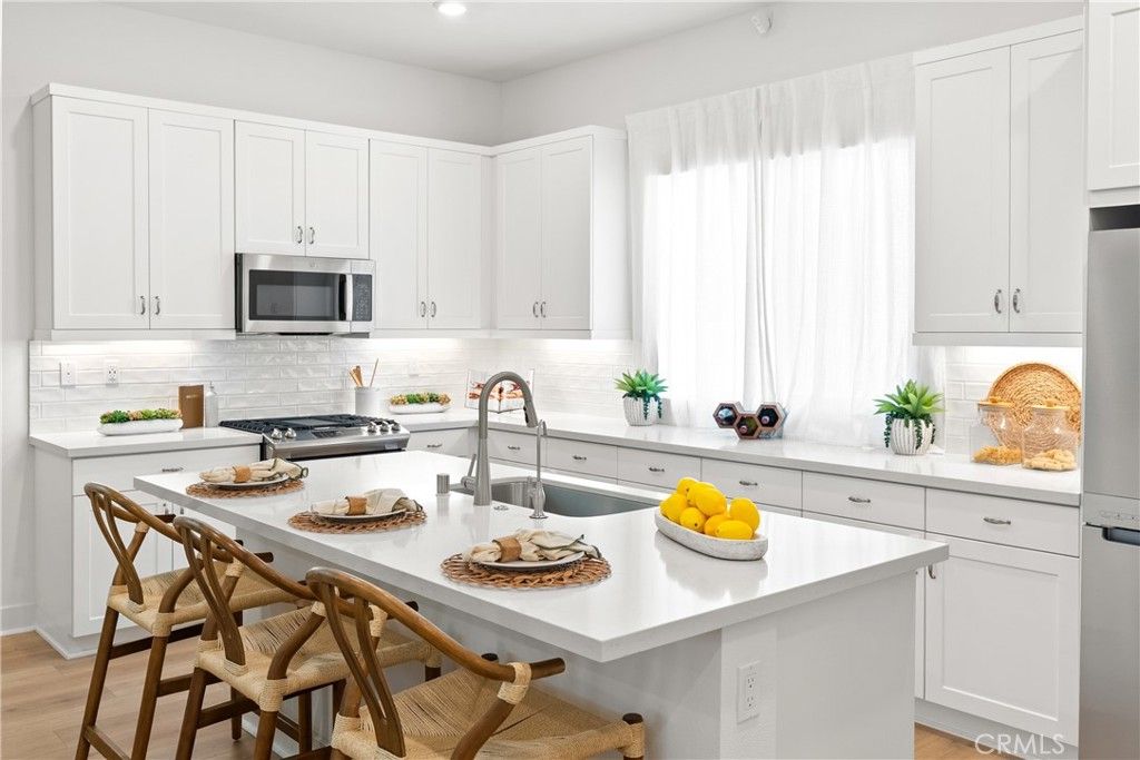 Image 14 of property listing at 1682 Yorktown Lane, San Pedro, CA 90732