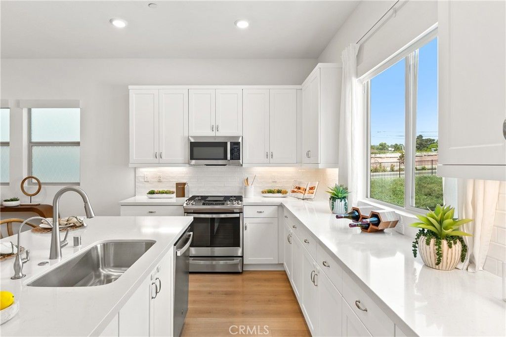 Image 15 of property listing at 1682 Yorktown Lane, San Pedro, CA 90732