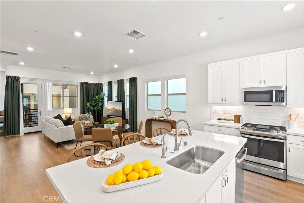 Image 17 of property listing at 1682 Yorktown Lane, San Pedro, CA 90732