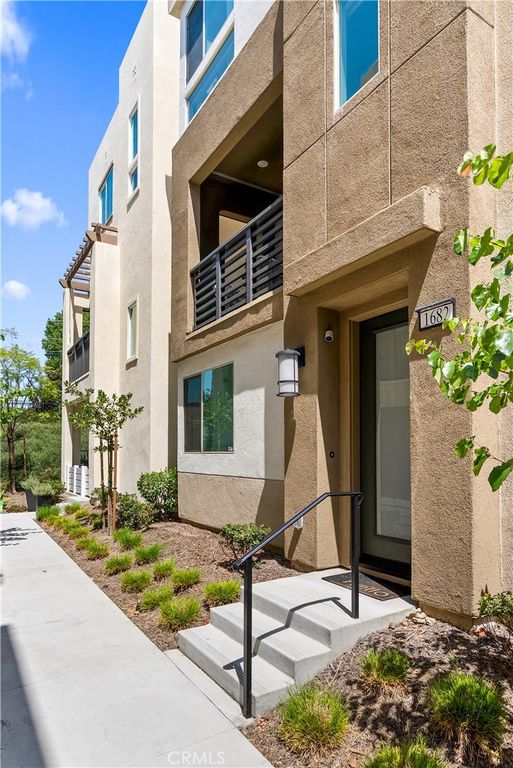 Image 3 of property listing at 1682 Yorktown Lane, San Pedro, CA 90732