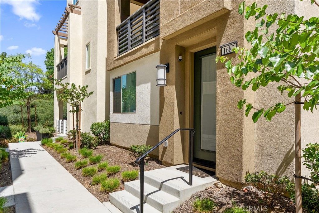 Image 4 of property listing at 1682 Yorktown Lane, San Pedro, CA 90732