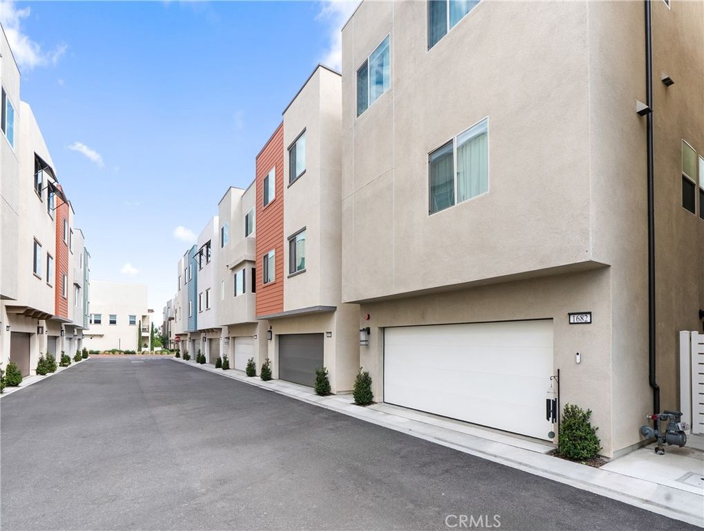 Image 42 of property listing at 1682 Yorktown Lane, San Pedro, CA 90732
