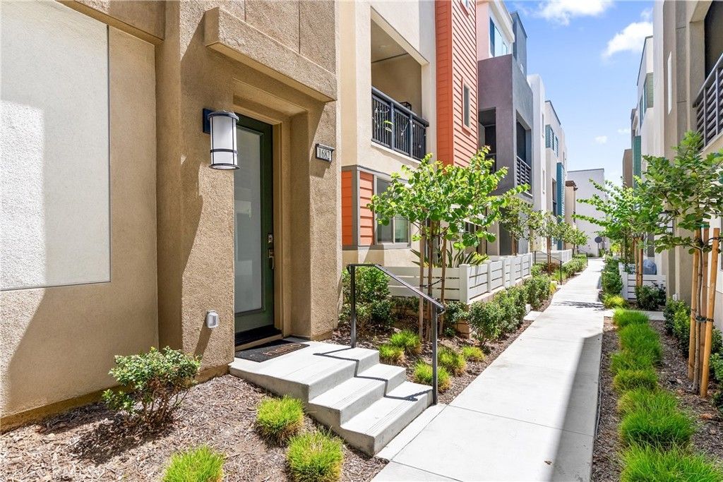 Image 5 of property listing at 1682 Yorktown Lane, San Pedro, CA 90732