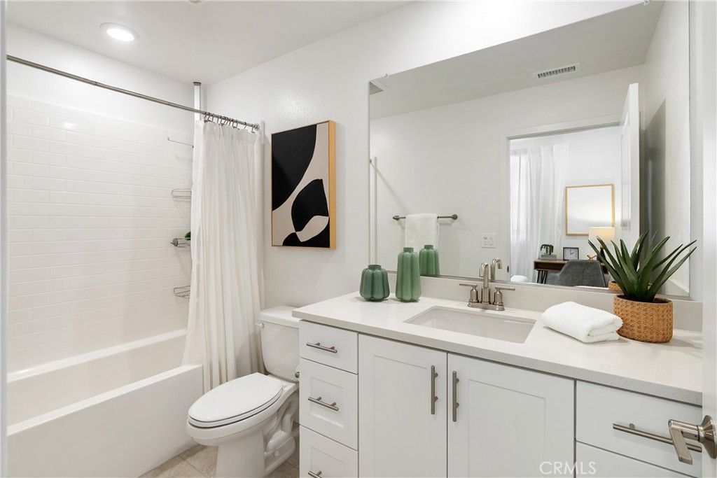 Image 9 of property listing at 1682 Yorktown Lane, San Pedro, CA 90732