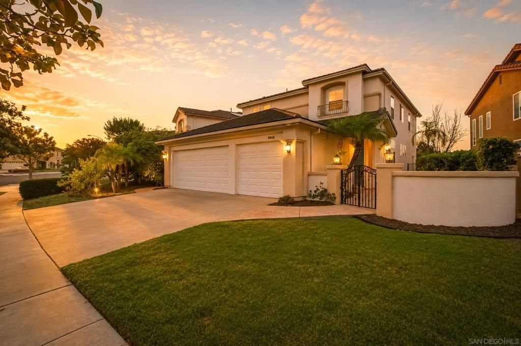 Image 1 of property listing at 10648 Briarlake Woods Dr, San Diego, CA 92130