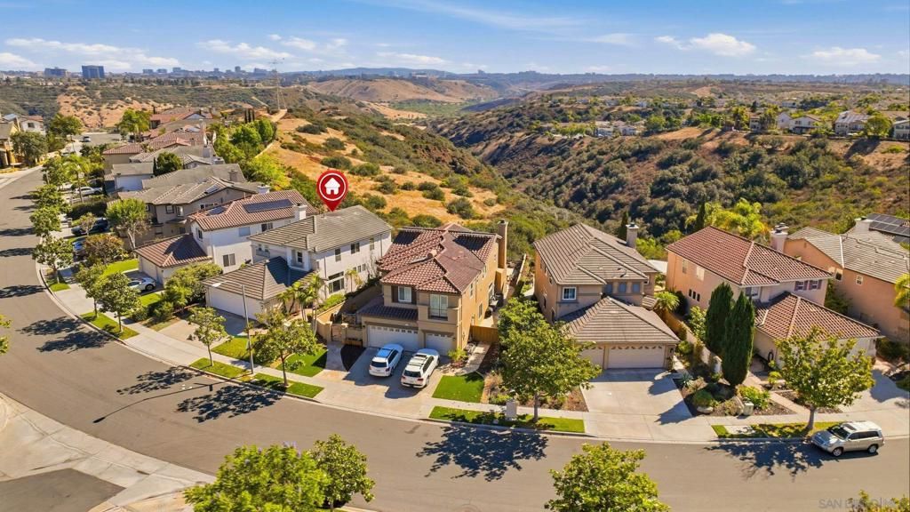 Image 2 of property listing at 10648 Briarlake Woods Dr, San Diego, CA 92130