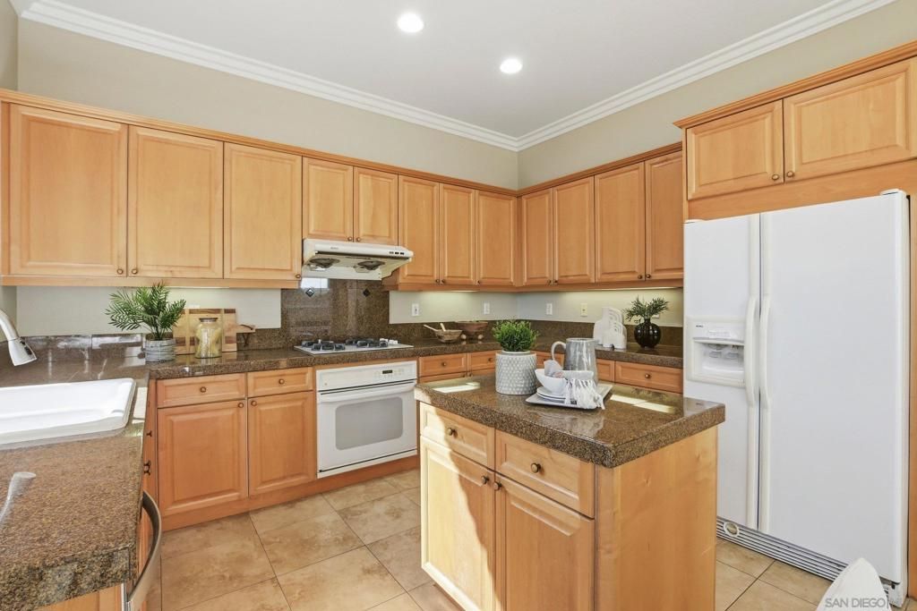 Image 24 of property listing at 10648 Briarlake Woods Dr, San Diego, CA 92130