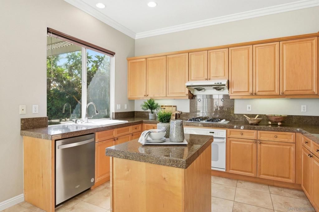 Image 25 of property listing at 10648 Briarlake Woods Dr, San Diego, CA 92130