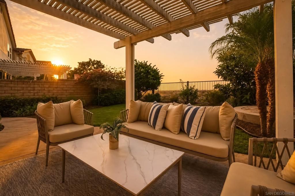 Image 3 of property listing at 10648 Briarlake Woods Dr, San Diego, CA 92130