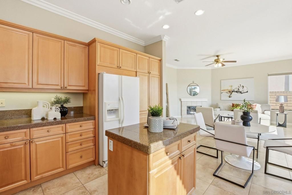 Image 31 of property listing at 10648 Briarlake Woods Dr, San Diego, CA 92130