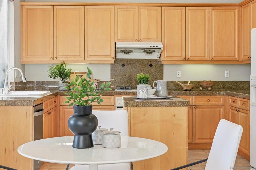 Image 32 of property listing at 10648 Briarlake Woods Dr, San Diego, CA 92130