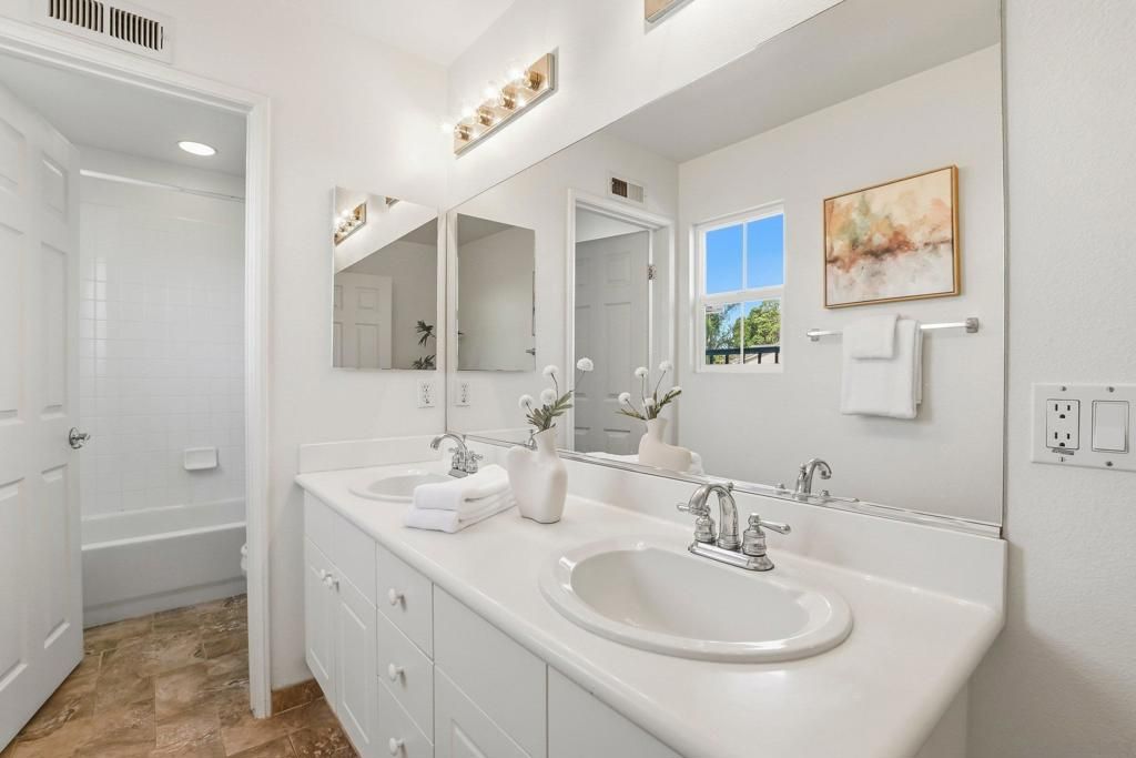 Image 50 of property listing at 10648 Briarlake Woods Dr, San Diego, CA 92130