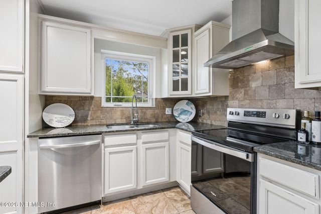 909 16TH Street N, Jacksonville Beach, FL 32250
