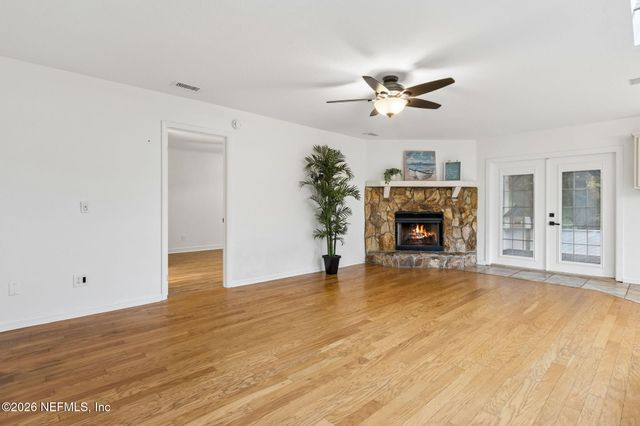 909 16TH Street N, Jacksonville Beach, FL 32250