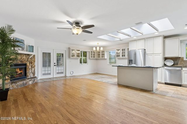 909 16TH Street N, Jacksonville Beach, FL 32250