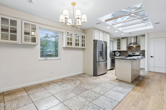 909 16TH Street N, Jacksonville Beach, FL 32250