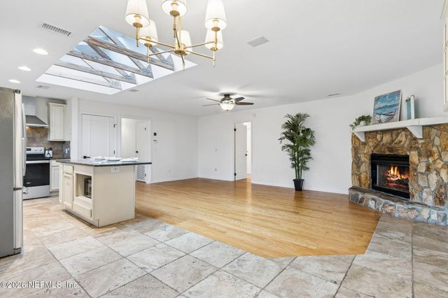 909 16TH Street N, Jacksonville Beach, FL 32250