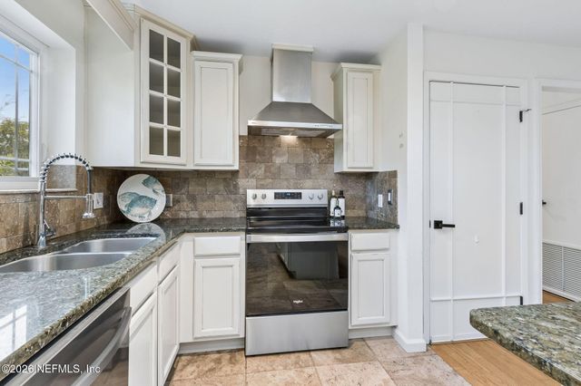 909 16TH Street N, Jacksonville Beach, FL 32250