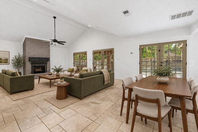 5 Thornhedge Court, The Woodlands, TX 77381